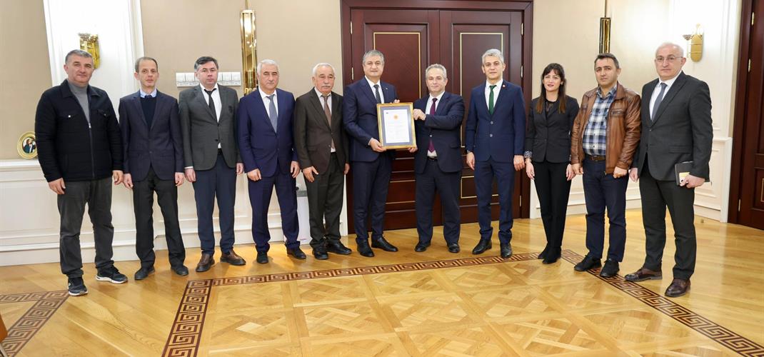 “Yenice Ihlamur Balı”nın AB Coğrafi İşaret Tescil Belgesi Valimiz Sayın Mustafa Yavuz’a Takdim Edildi.