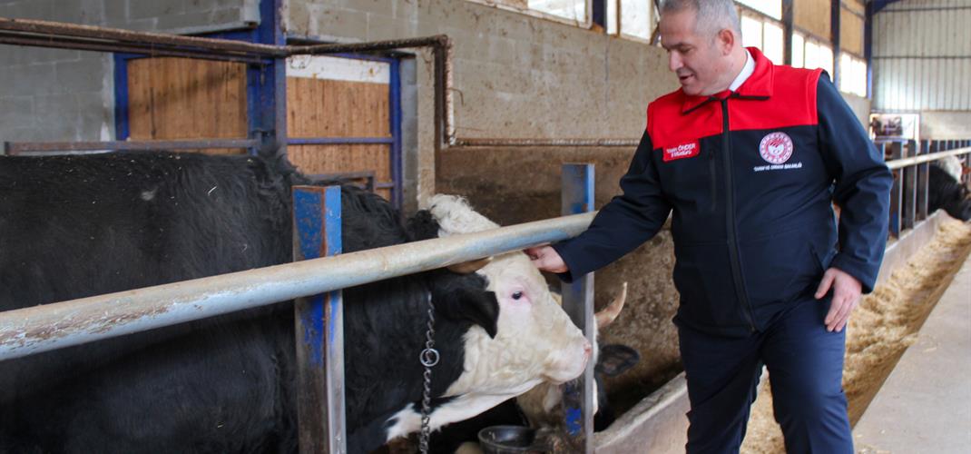 İl Müdürümüz Yasin ÖNDER, Eflan Sucukları markasının üretim tesislerini ve Güven Kasabı’ nın kesimhanesini ziyaret etti